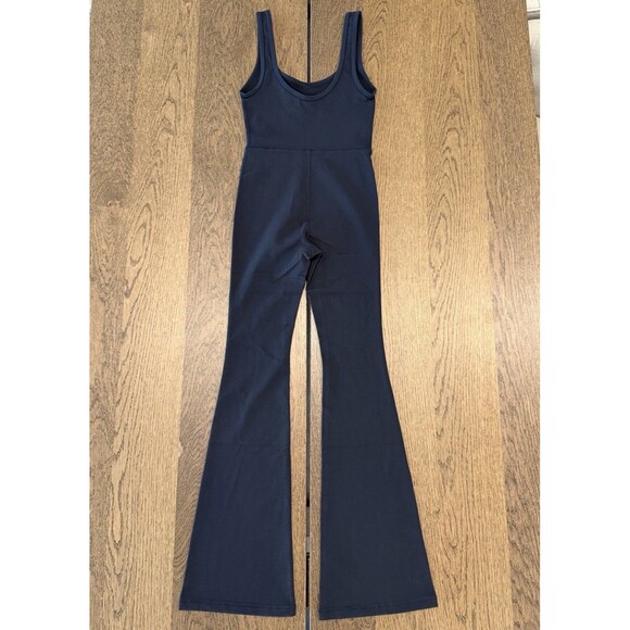 Aritzia Wilfred Free Agrio Jumpsuit Women’s Sz XXS Black Flare Leg Scoop Neck - Picture 2 of 7